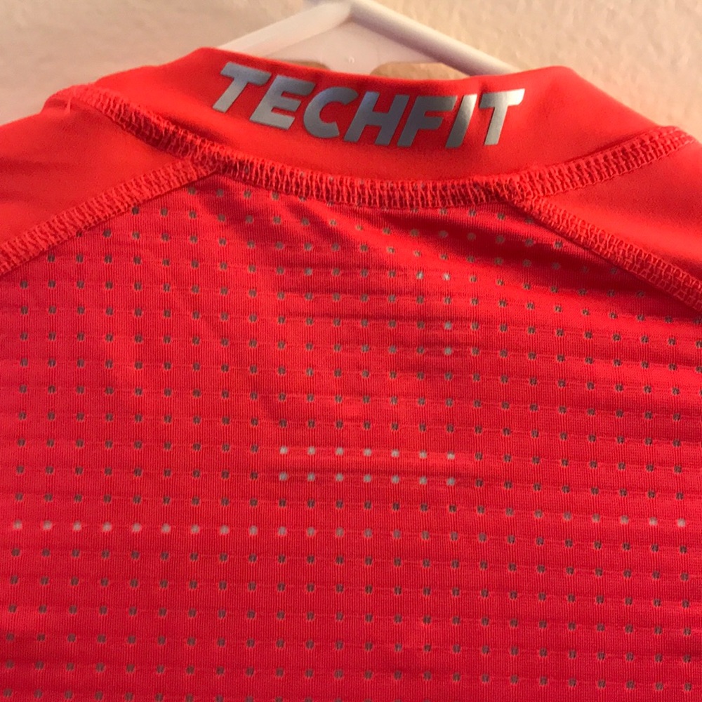 adidas Women’s Techfit Chill Compression Top Shirt - Picture 4 of 5